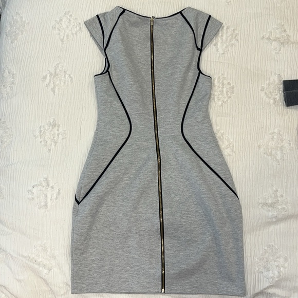 Women’s express dress - Picture 2 of 3
